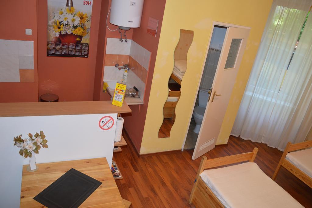 Old Walls Hostel Krakov Pokoj fotografie